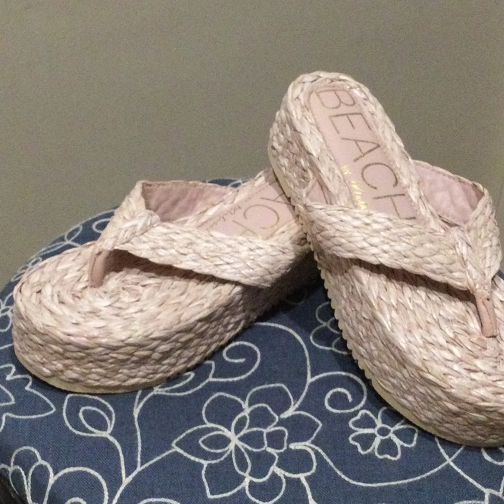 Woven Platform Flip Flop Sandals in Light Pink